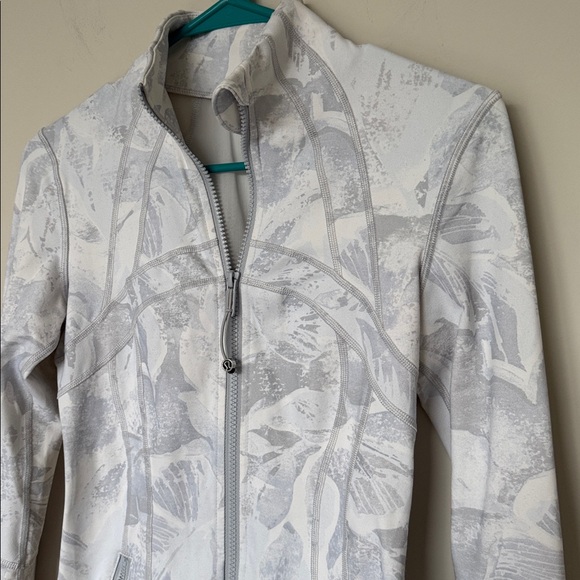 Lululemon Define Jacket in Tropical Shadow Starlight Multi - 4 - Picture 4 of 8